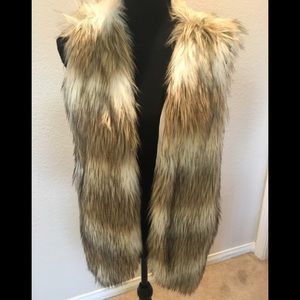 Faux fur vest. Perfect for fall. Worn once